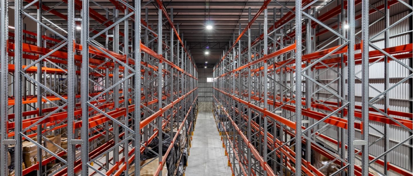 ¿Por qué invertir en un rack metálico industrial en 2026? | PM STEELE®